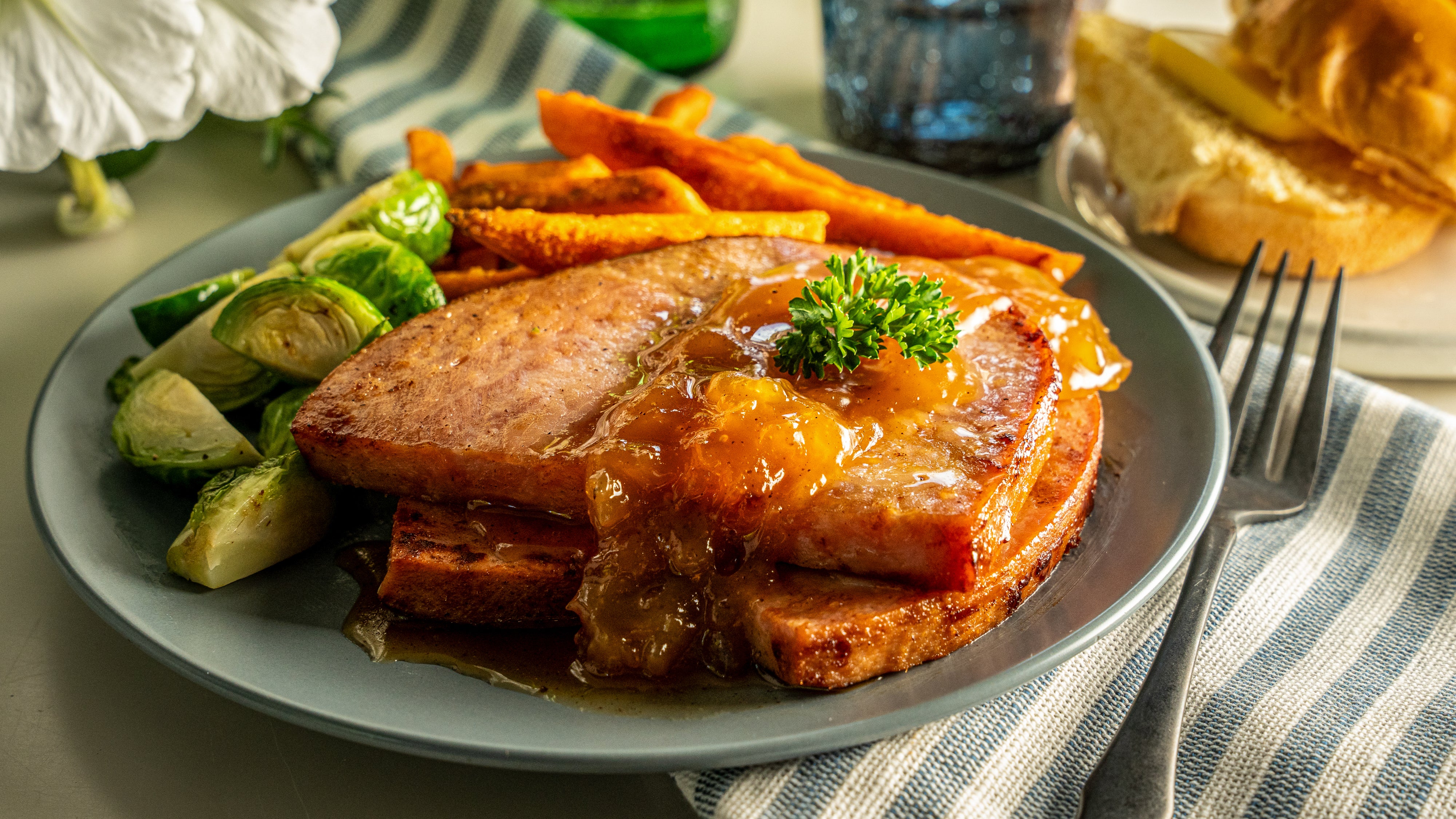 Classic Hickory Smoked Ham Steak 8oz. | Farmer John